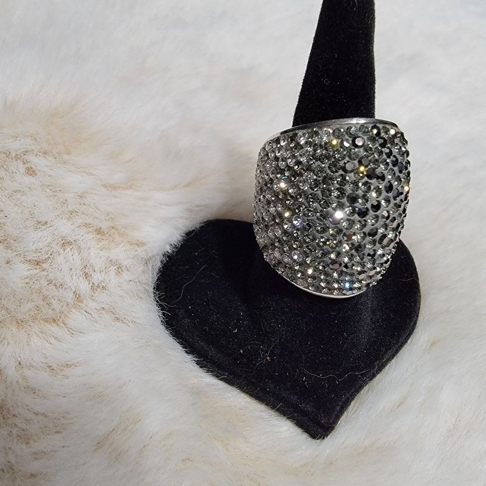 Ombre crystal sparkle ring.  Dark platinum to clear stones.  Size 6. SS